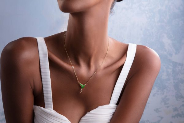 Exquisite Green Diamond Embellished Bird Necklace